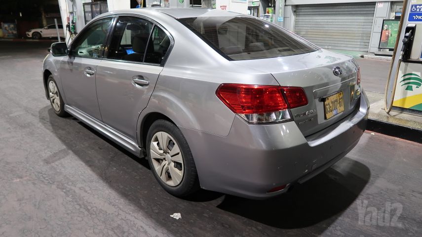 סובארו B4/לגאסי