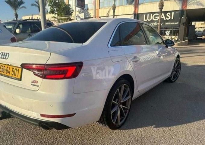 מודעת רכב אאודי A4