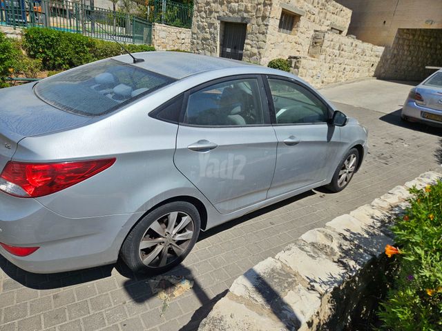 יונדאי אקסנט i25