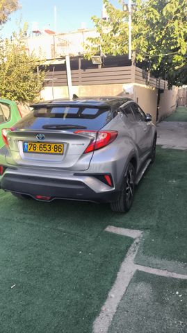 מודעת רכב טויוטה C-HR