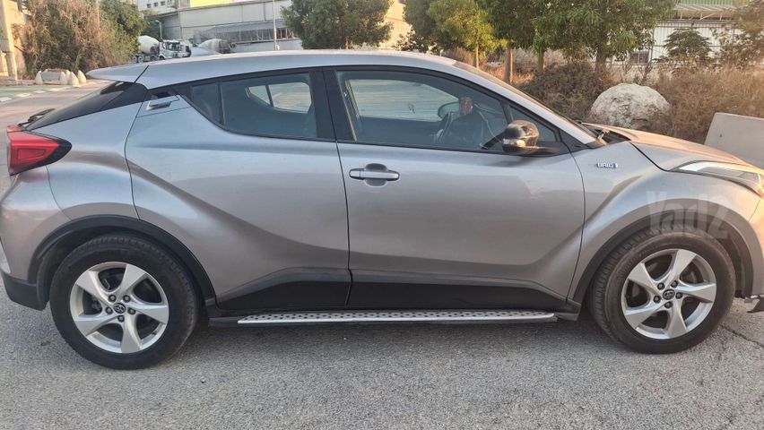 מודעת רכב טויוטה C-HR