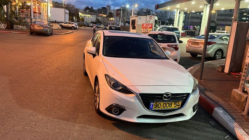 מודעת רכב מאזדה 3