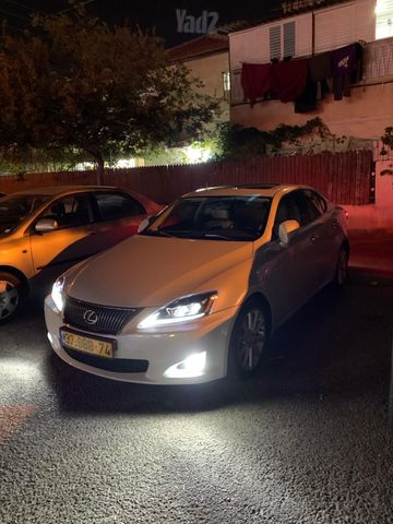 לקסוס IS