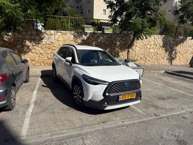 מודעת רכב טויוטה קורולה קרוס