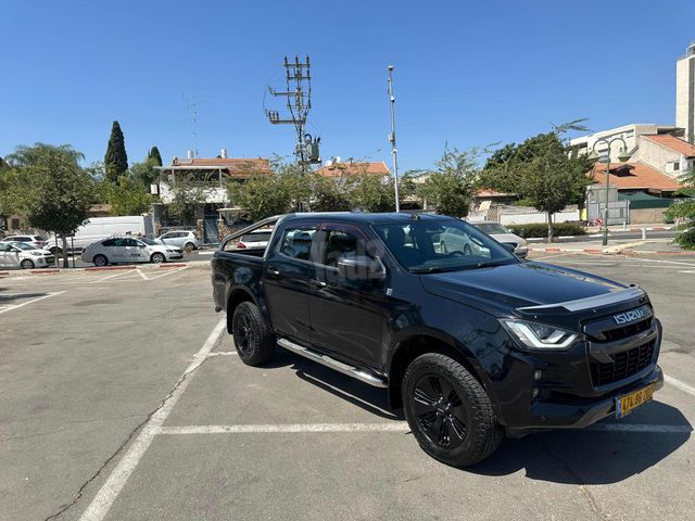 איסוזו די-מקס