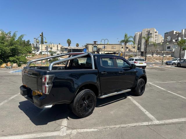 איסוזו די-מקס