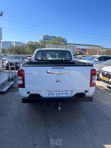 מיצובישי טרייטון / L200