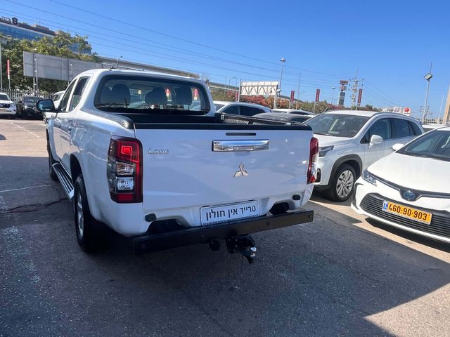 מיצובישי טרייטון / L200