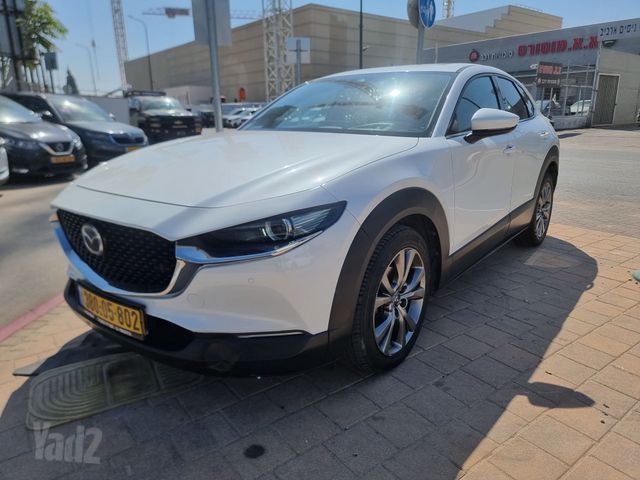 מודעת רכב מאזדה CX-30