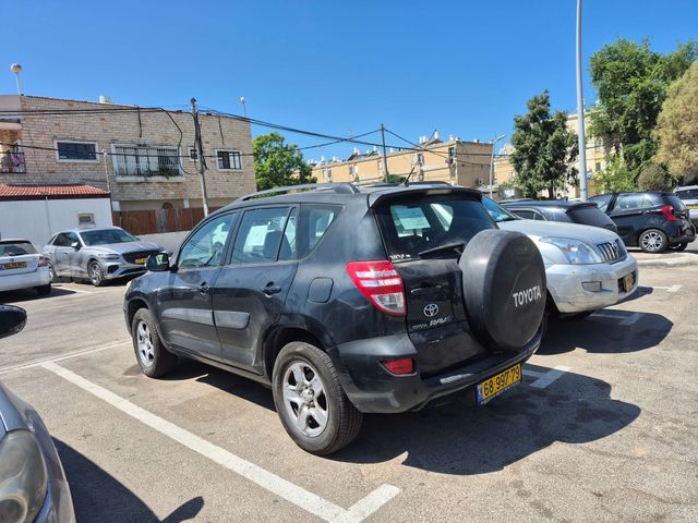 מודעת רכב טויוטה RAV4