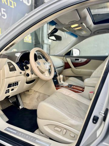 אינפיניטי QX70