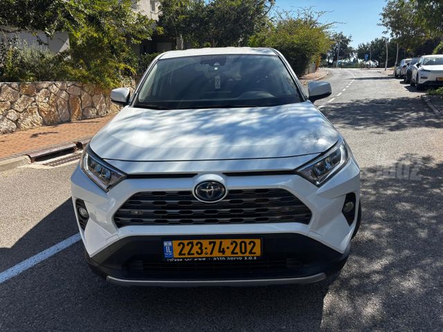 טויוטה RAV4