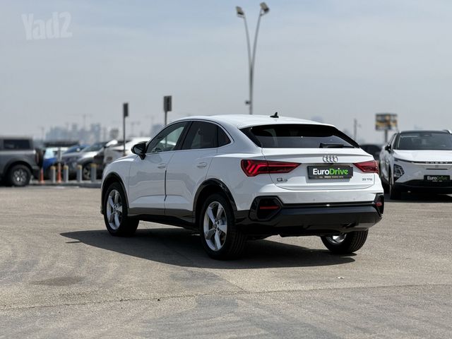 אאודי Q3