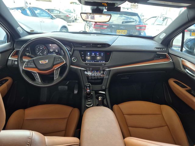 קאדילק XT5