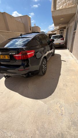 ב מ וו X6
