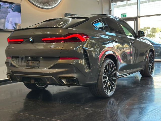 ב מ וו X6