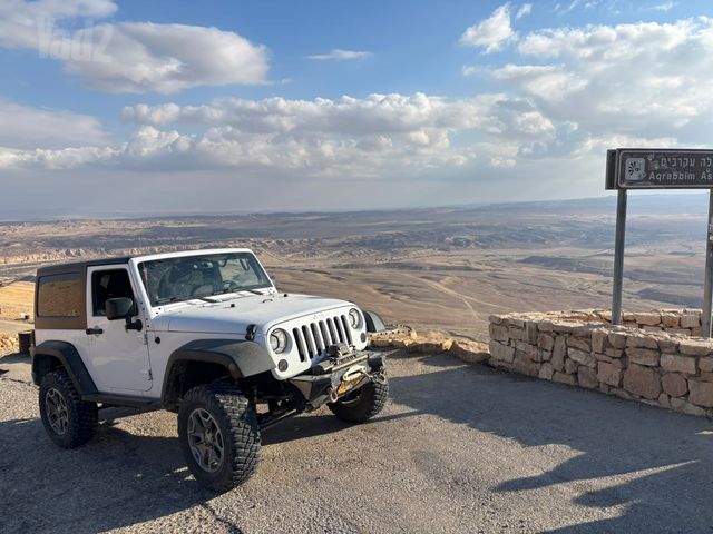 מודעת רכב ג'יפ רנגלר