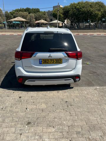 מיצובישי אאוטלנדר
