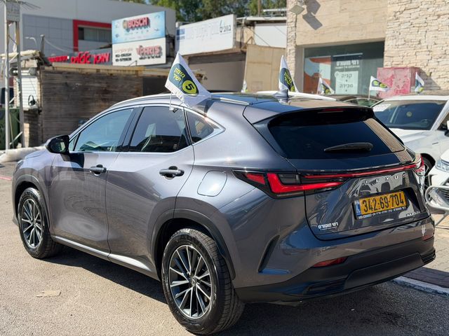לקסוס NX