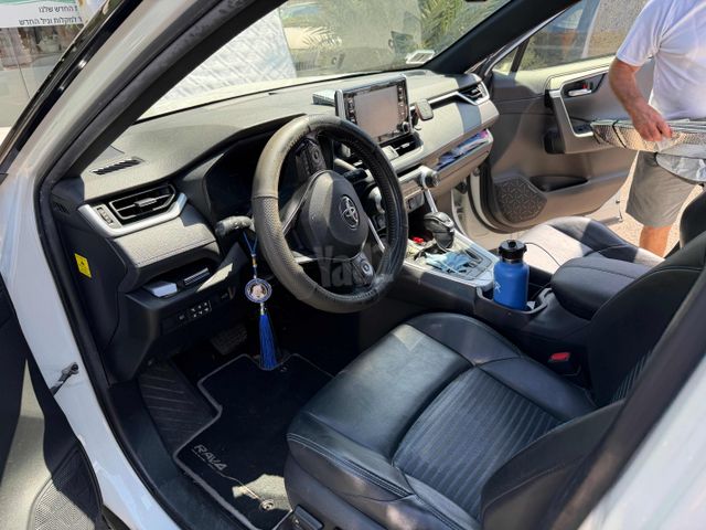 טויוטה RAV4
