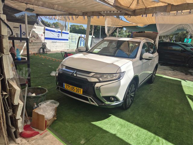 מיצובישי אאוטלנדר