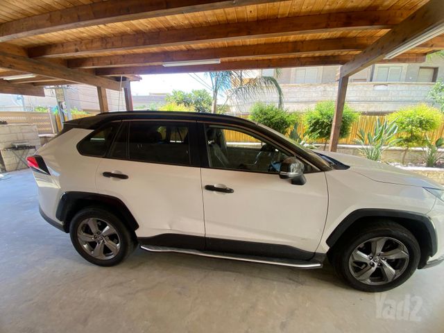 טויוטה RAV4