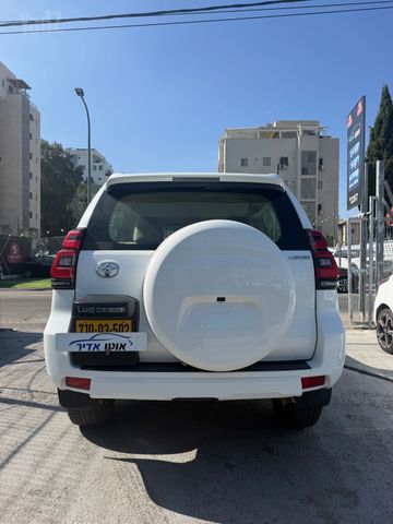 טויוטה לנד קרוזר