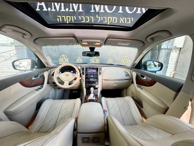 אינפיניטי QX70