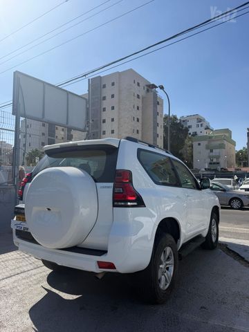 טויוטה לנד קרוזר