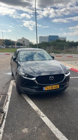 מודעת רכב מאזדה CX-30