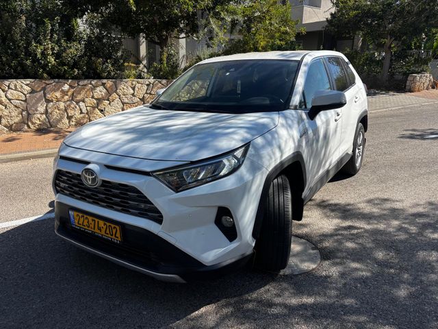 טויוטה RAV4