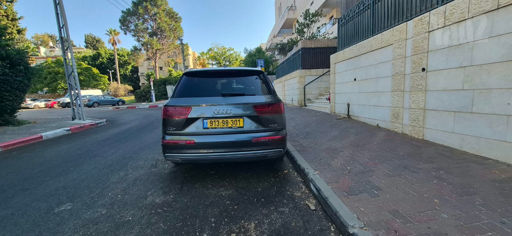 מודעת רכב אאודי Q7