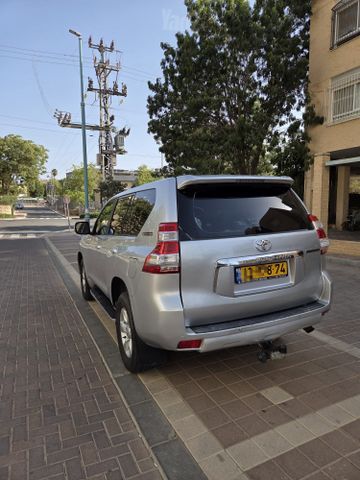 טויוטה לנד קרוזר
