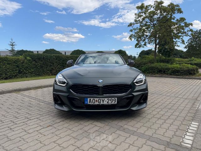 ב מ וו Z4