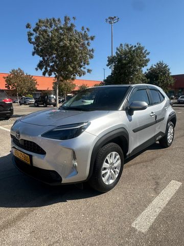 מודעת רכב טויוטה יאריס קרוס