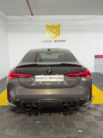 ב מ וו M4