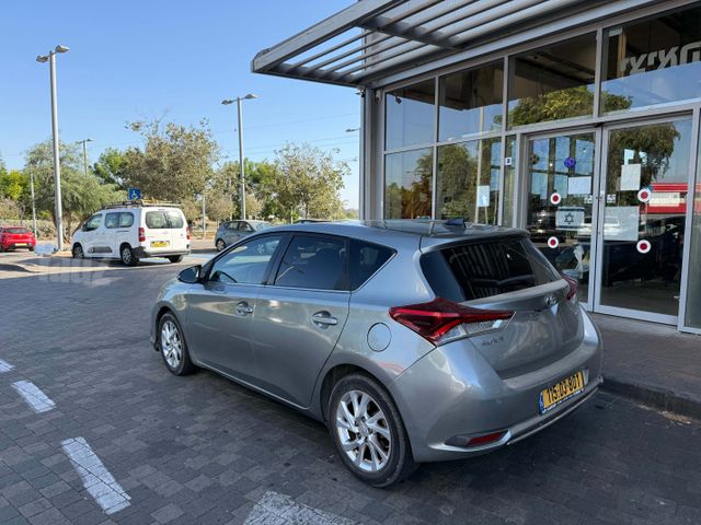 טויוטה אוריס