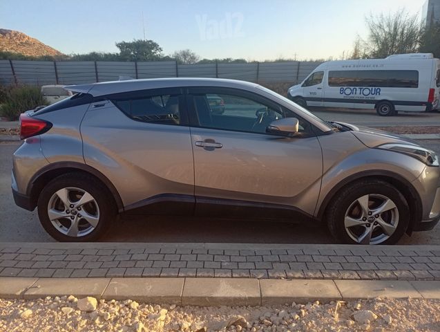 מודעת רכב טויוטה C-HR