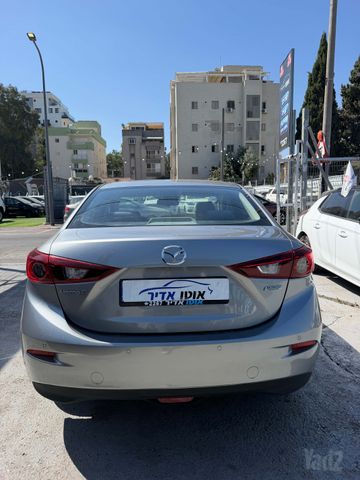 מאזדה 3