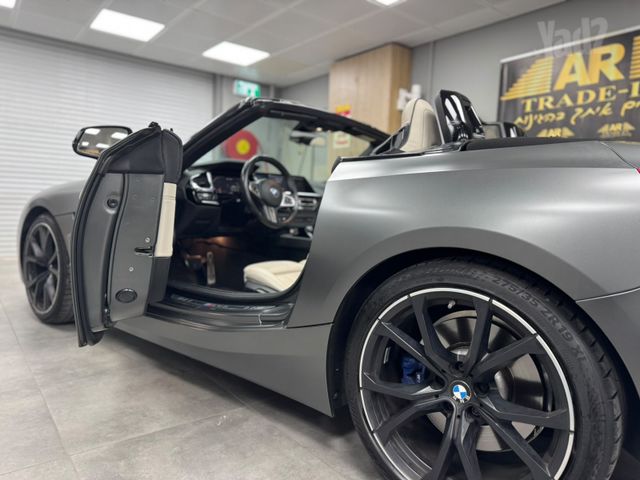 ב מ וו Z4