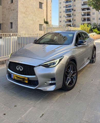 אינפיניטי Q30