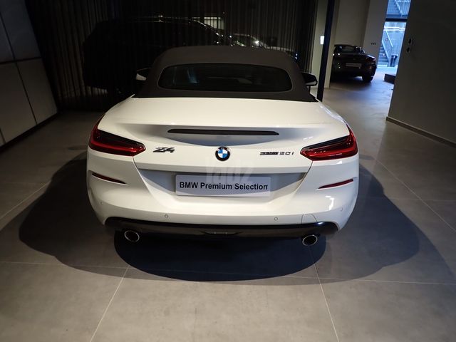 ב מ וו Z4