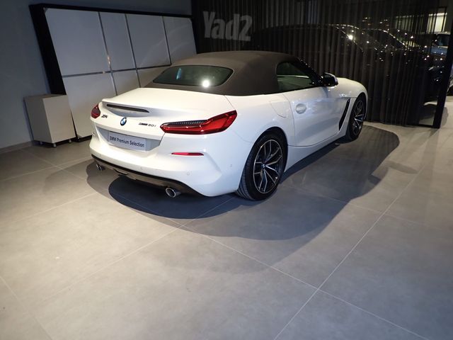 ב מ וו Z4