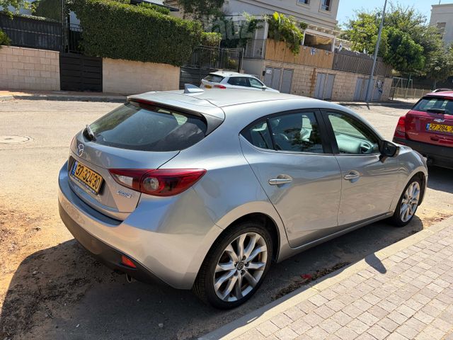 מודעת רכב מאזדה 3