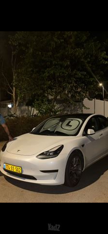 מודעת רכב טסלה מודל 3