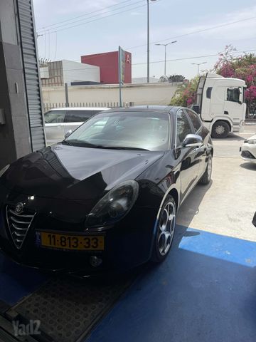 אלפא רומיאו ג'ולייטה