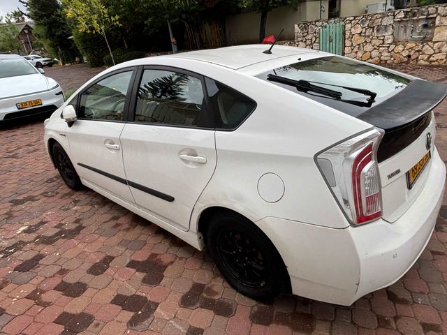 טויוטה פריוס