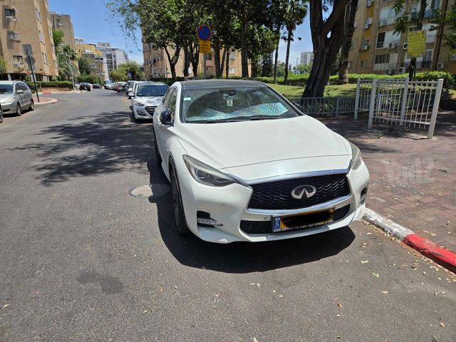 אינפיניטי Q30