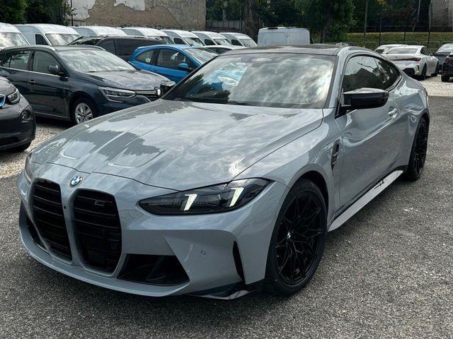 ב מ וו M4