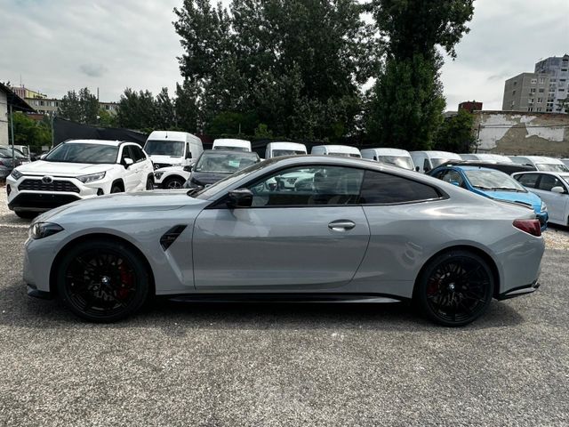 ב מ וו M4